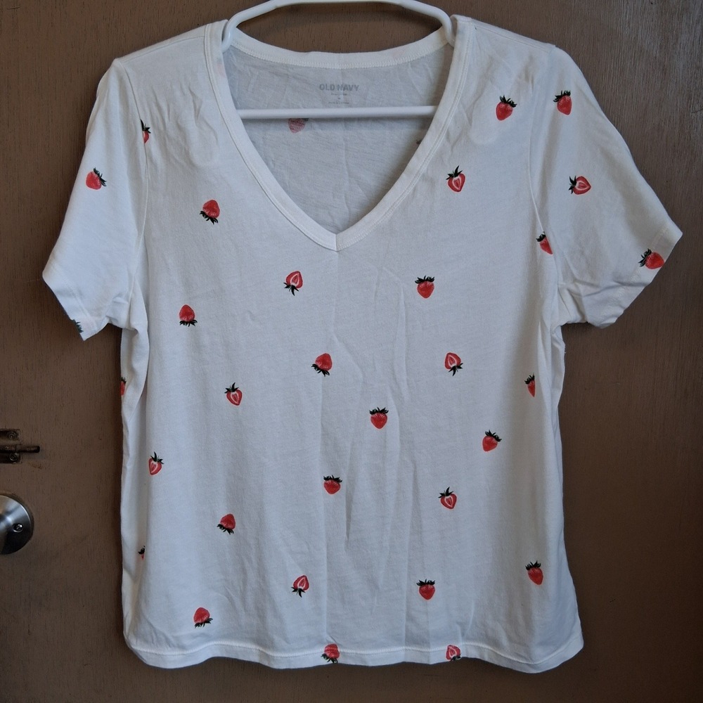 Old Navy EveryWear‎ Strawberry Printed V-Neck T-Shirt Medium